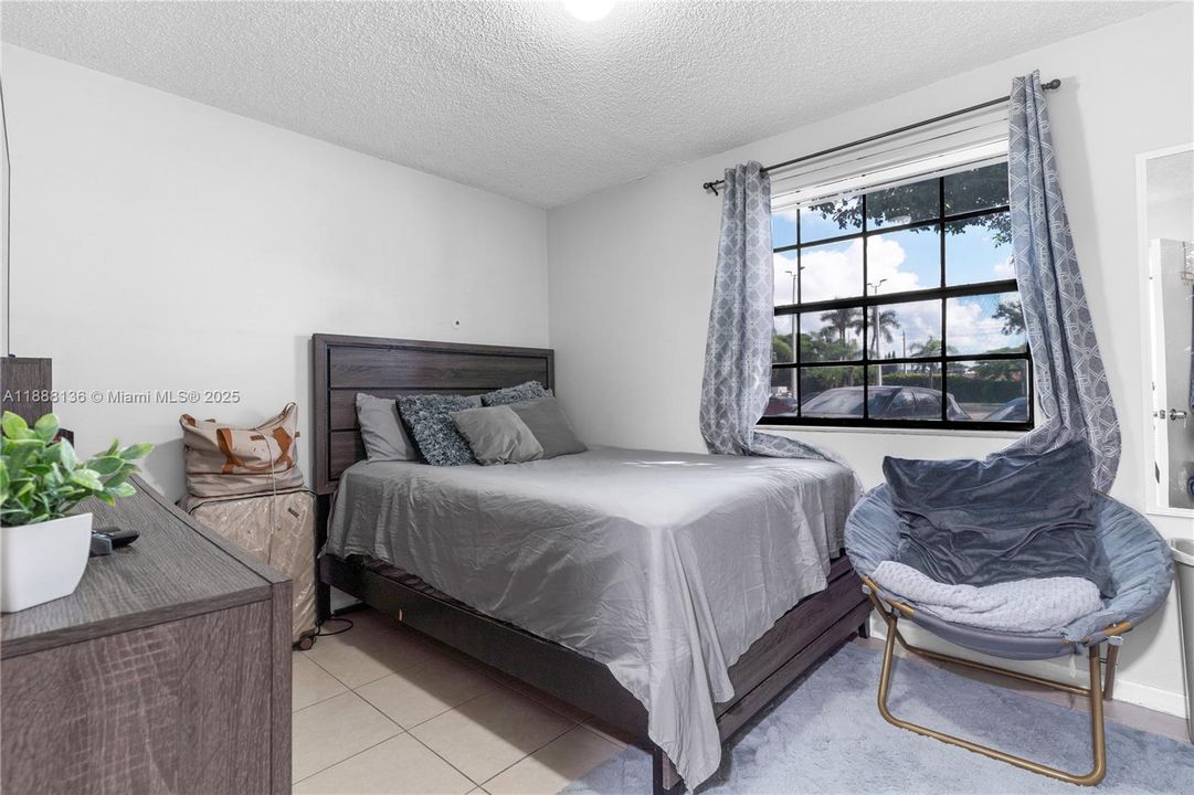 Active With Contract: $240,000 (3 beds, 2 baths, 1195 Square Feet)