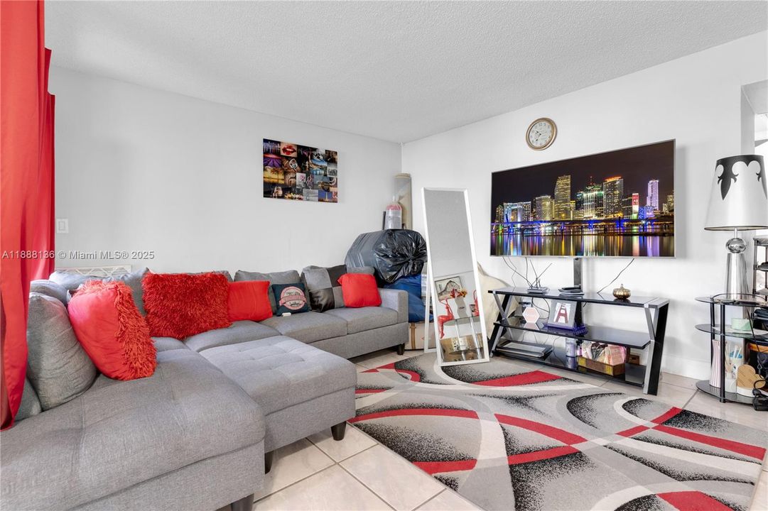 Active With Contract: $240,000 (3 beds, 2 baths, 1195 Square Feet)