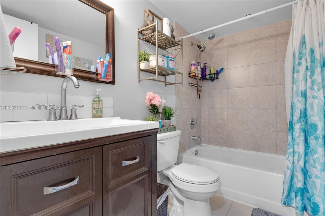 Active With Contract: $240,000 (3 beds, 2 baths, 1195 Square Feet)