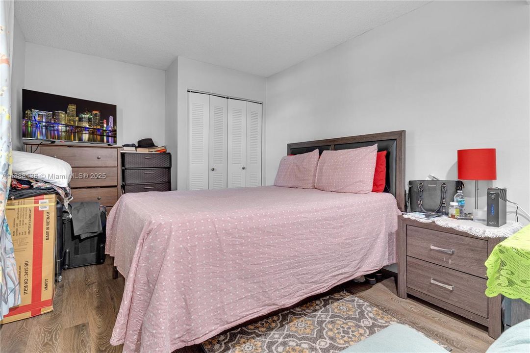 Active With Contract: $240,000 (3 beds, 2 baths, 1195 Square Feet)