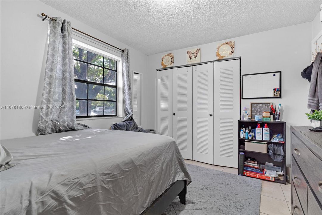 Active With Contract: $240,000 (3 beds, 2 baths, 1195 Square Feet)