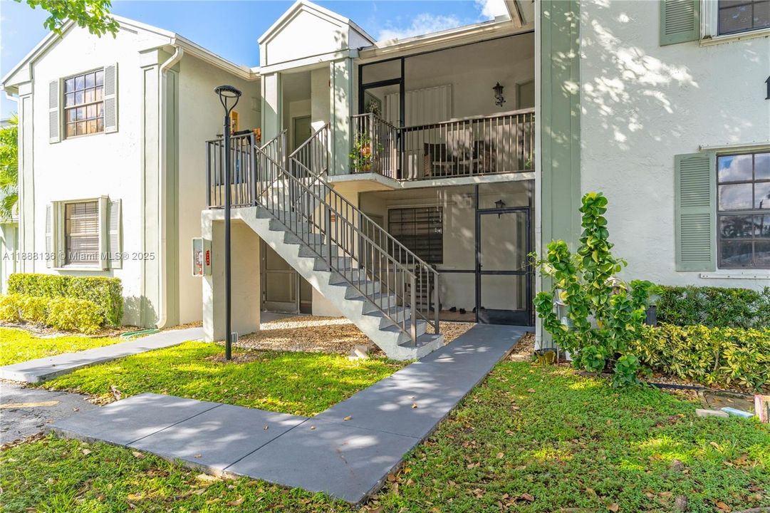 Active With Contract: $240,000 (3 beds, 2 baths, 1195 Square Feet)