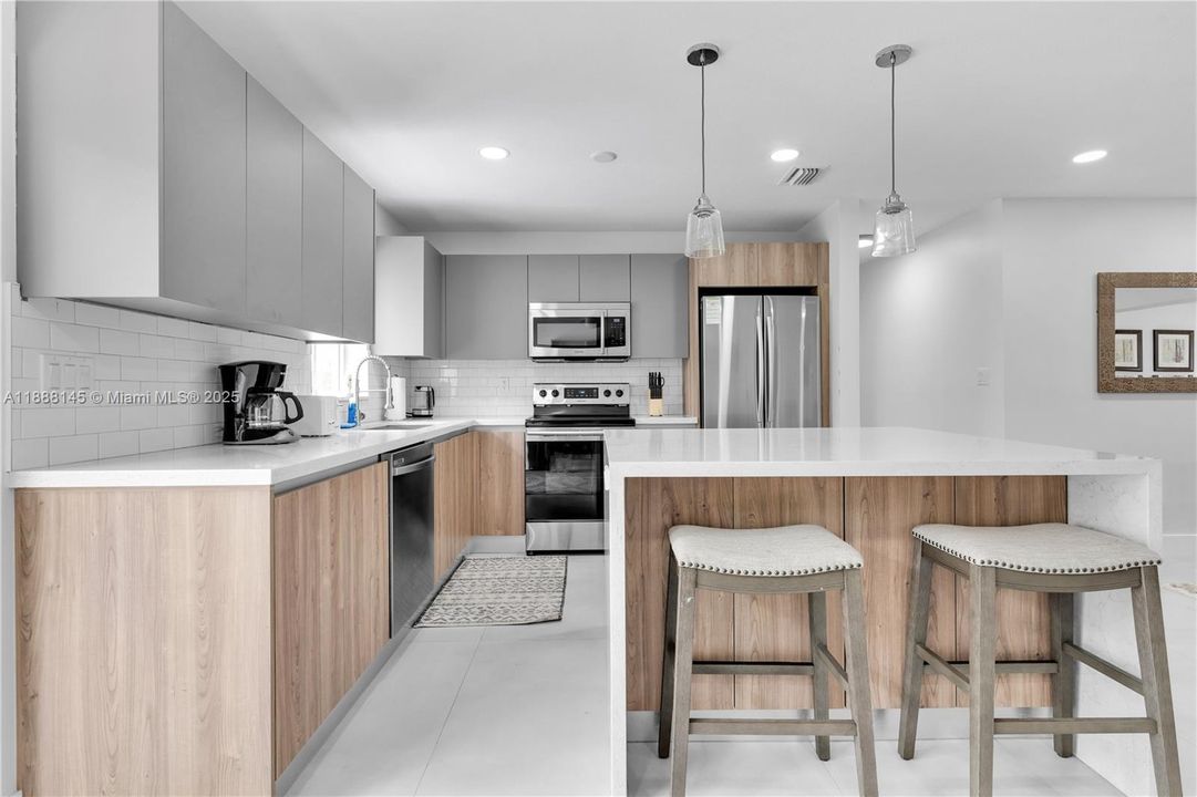 For Sale: $709,000 (3 beds, 3 baths, 1762 Square Feet)