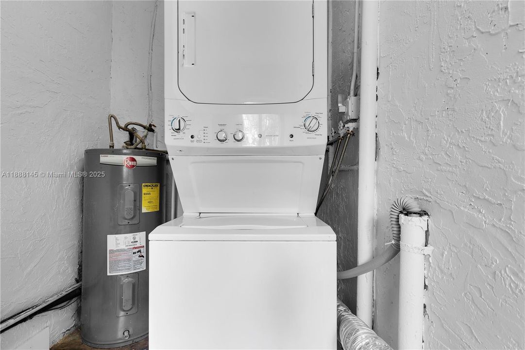 For Sale: $709,000 (3 beds, 3 baths, 1762 Square Feet)