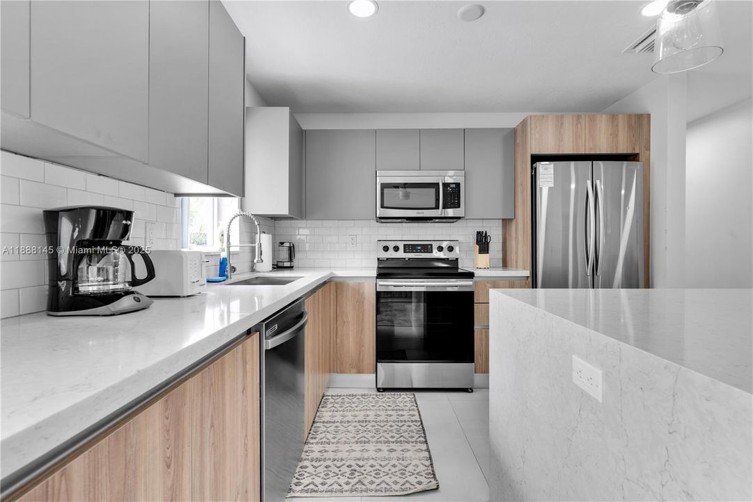 For Sale: $709,000 (3 beds, 3 baths, 1762 Square Feet)