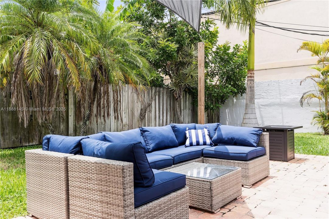 For Sale: $709,000 (3 beds, 3 baths, 1762 Square Feet)