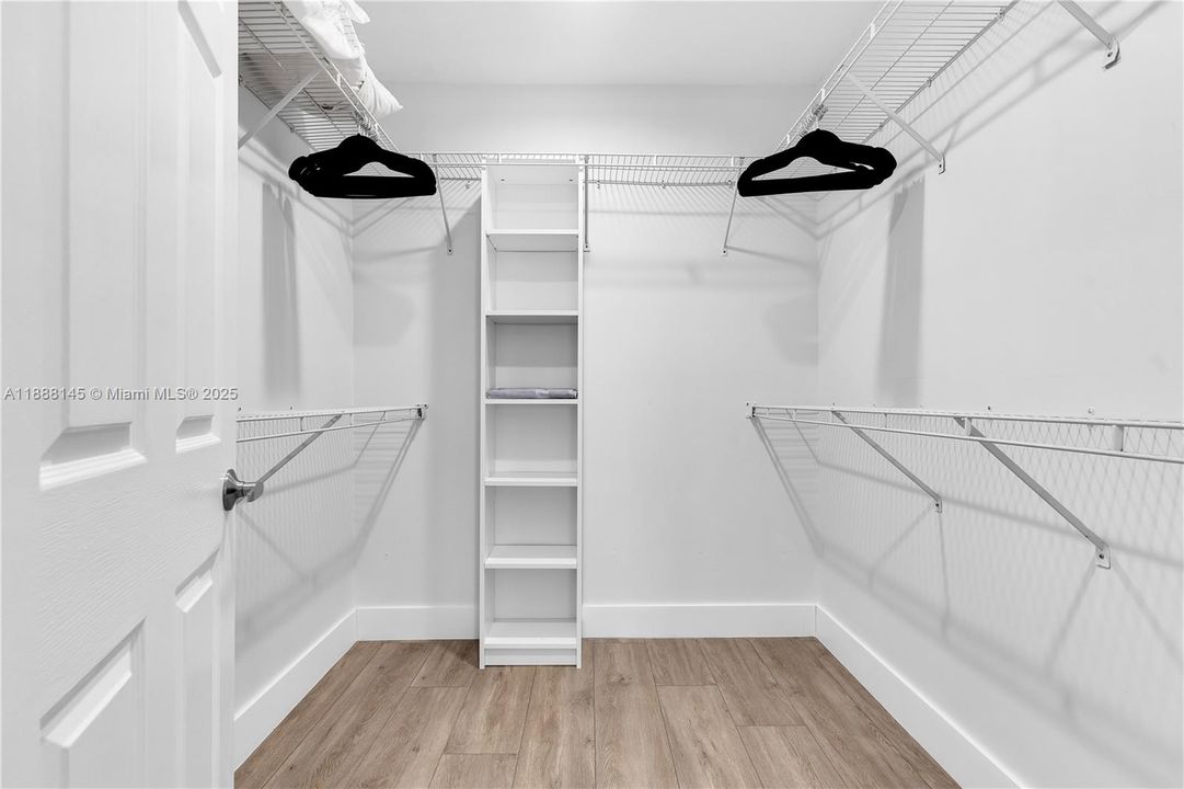 For Sale: $709,000 (3 beds, 3 baths, 1762 Square Feet)