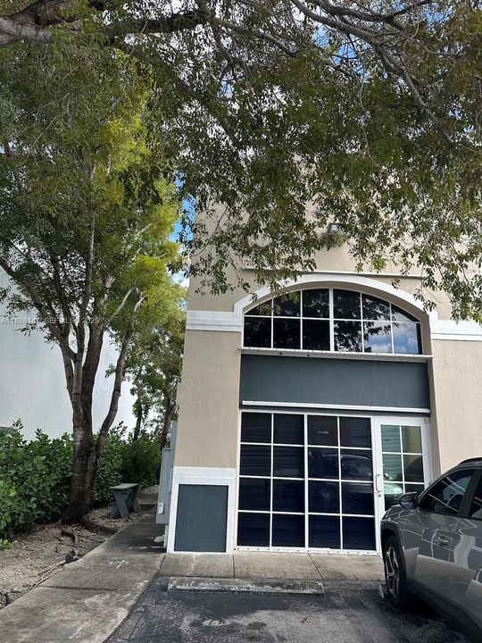 合同活跃: $2,200 (0 贝兹, 0 浴室, 0 平方英尺)