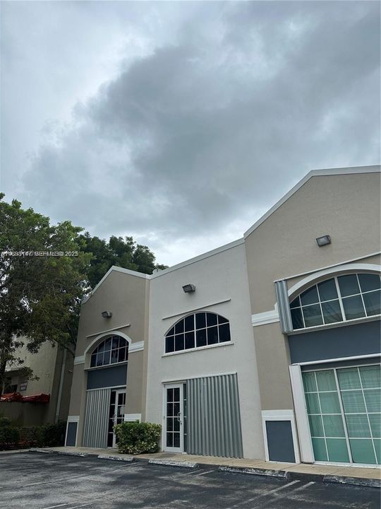 合同活跃: $2,200 (0 贝兹, 0 浴室, 0 平方英尺)