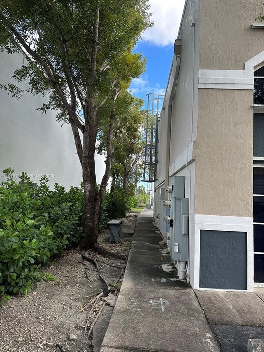 合同活跃: $2,200 (0 贝兹, 0 浴室, 0 平方英尺)