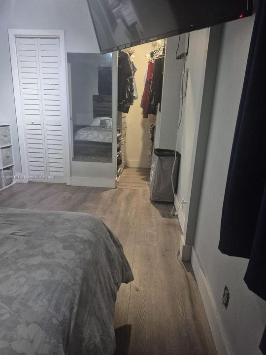 合同活跃: $430,000 (2 贝兹, 2 浴室, 737 平方英尺)