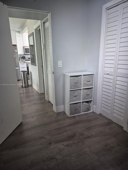 合同活跃: $430,000 (2 贝兹, 2 浴室, 737 平方英尺)