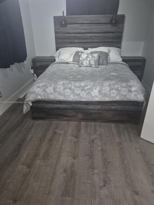 合同活跃: $430,000 (2 贝兹, 2 浴室, 737 平方英尺)