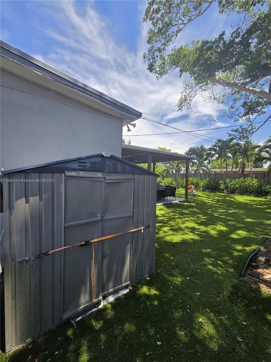 合同活跃: $430,000 (2 贝兹, 2 浴室, 737 平方英尺)