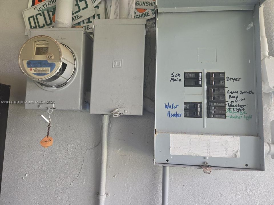 合同活跃: $430,000 (2 贝兹, 2 浴室, 737 平方英尺)