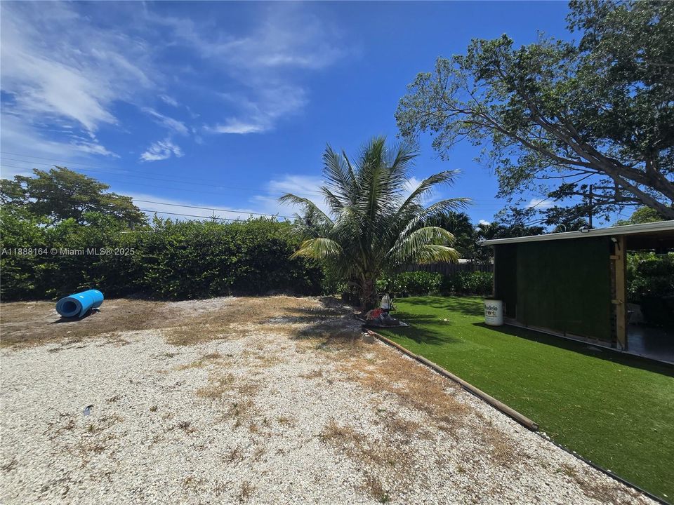 合同活跃: $430,000 (2 贝兹, 2 浴室, 737 平方英尺)