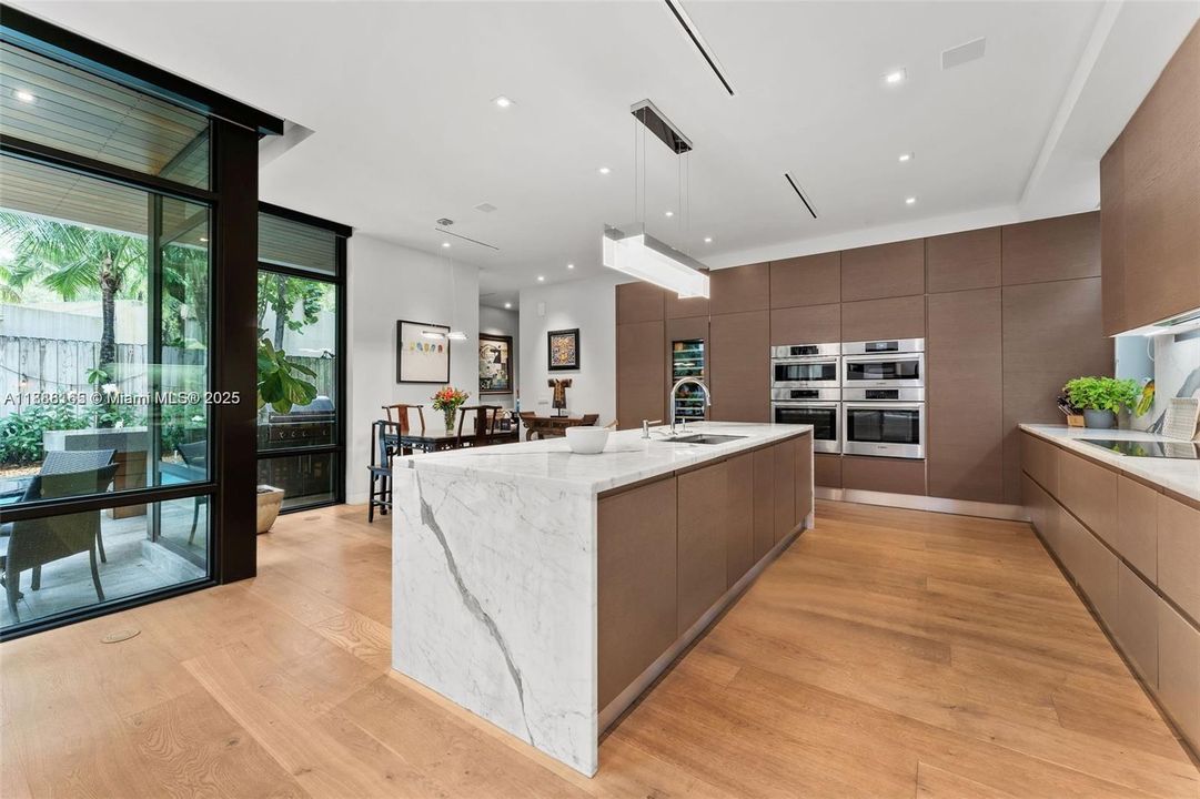 En Venta: $6,375,000 (5 camas, 4 baños, 4478 Pies cuadrados)