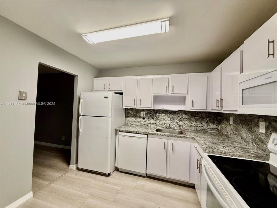 Recently Rented: $1,750 (1 beds, 1 baths, 780 Square Feet)