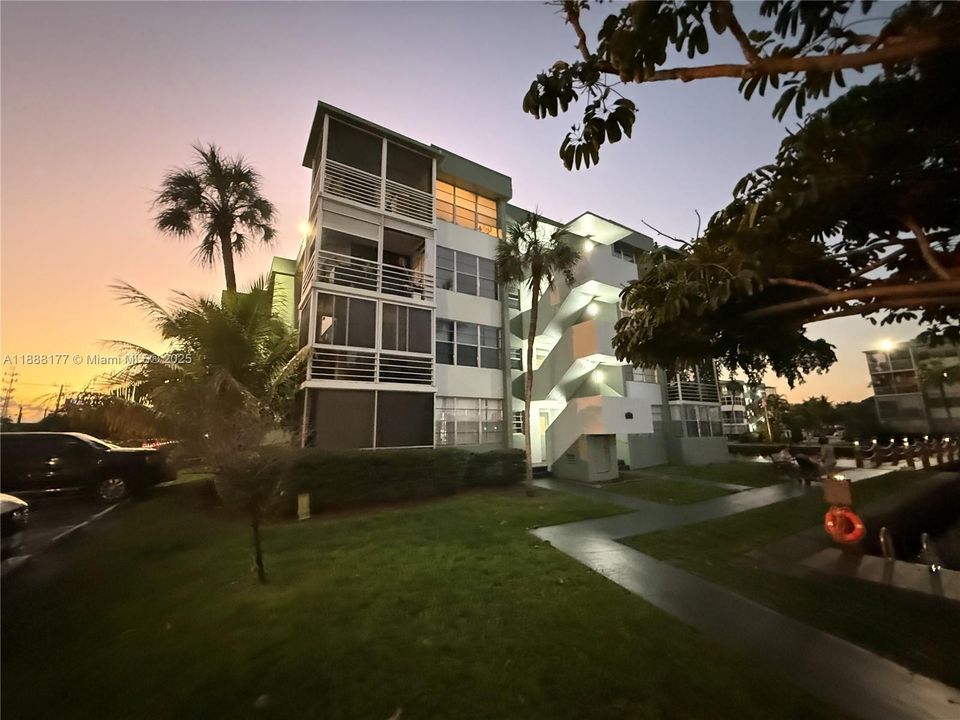 Recently Rented: $1,750 (1 beds, 1 baths, 780 Square Feet)