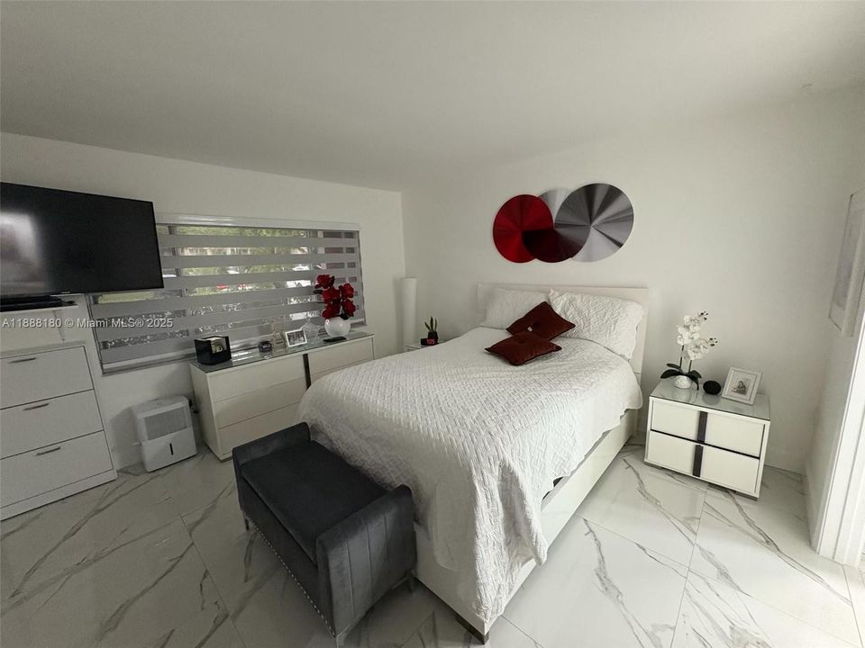 Active With Contract: $1,900 (1 beds, 1 baths, 1056 Square Feet)