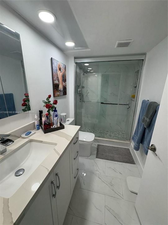 Active With Contract: $1,900 (1 beds, 1 baths, 1056 Square Feet)