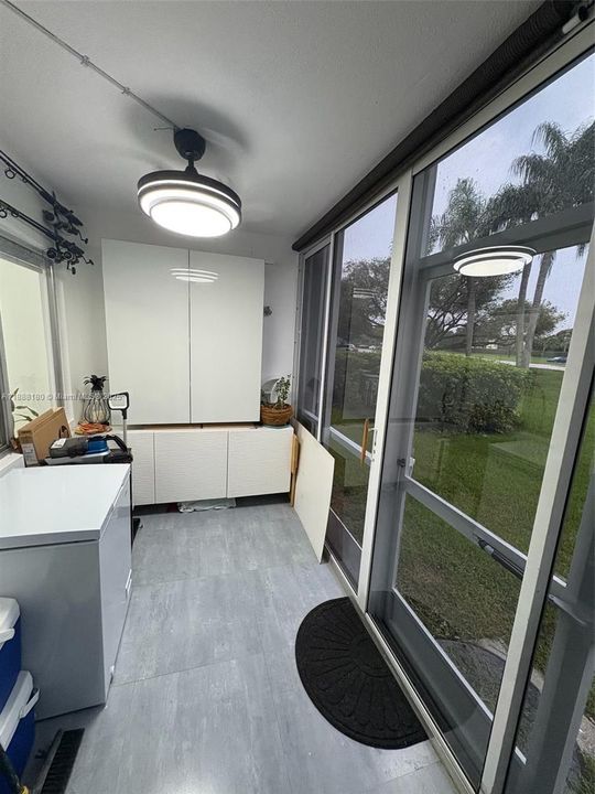 Active With Contract: $1,900 (1 beds, 1 baths, 1056 Square Feet)