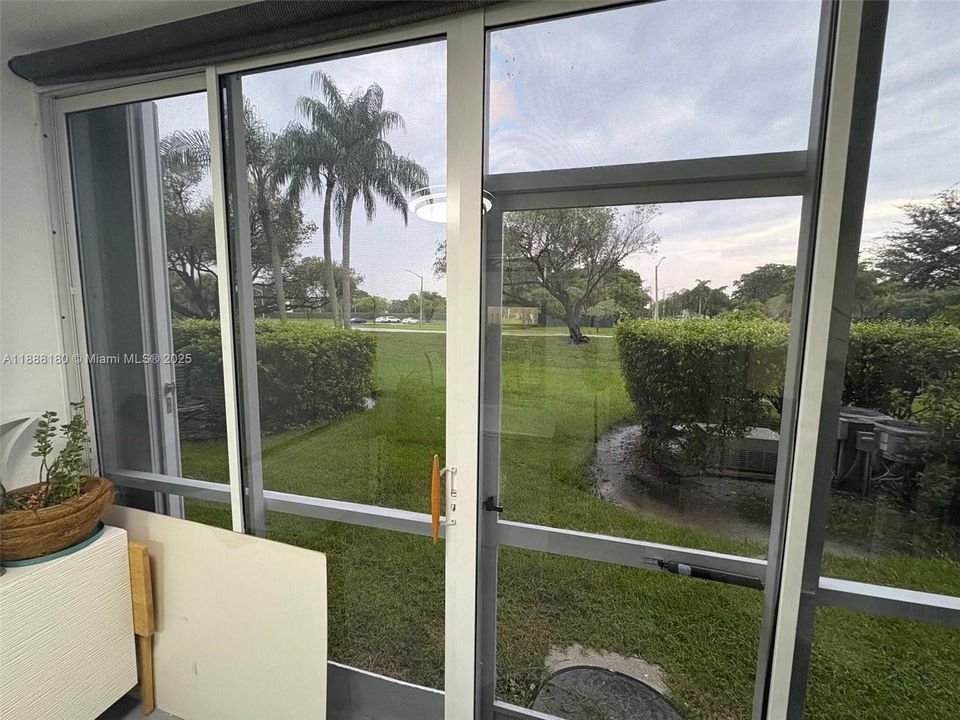 Active With Contract: $1,900 (1 beds, 1 baths, 1056 Square Feet)