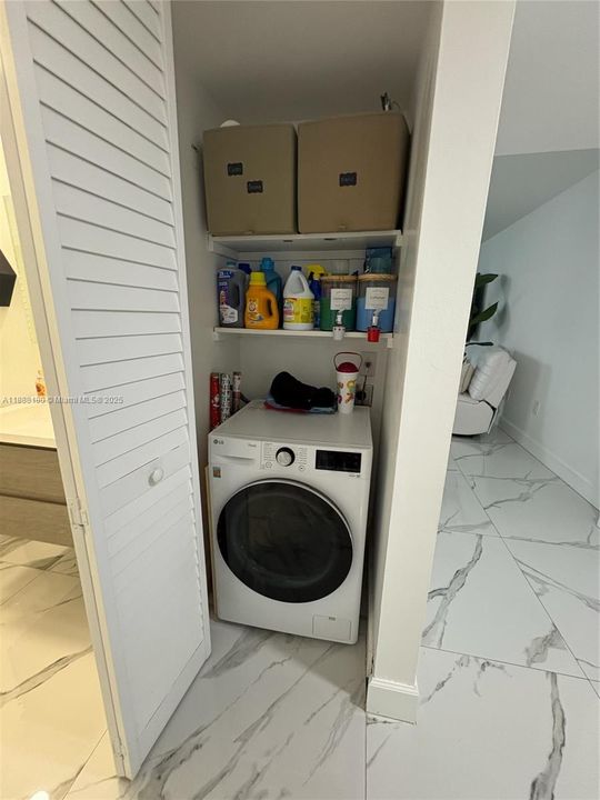 Active With Contract: $1,900 (1 beds, 1 baths, 1056 Square Feet)