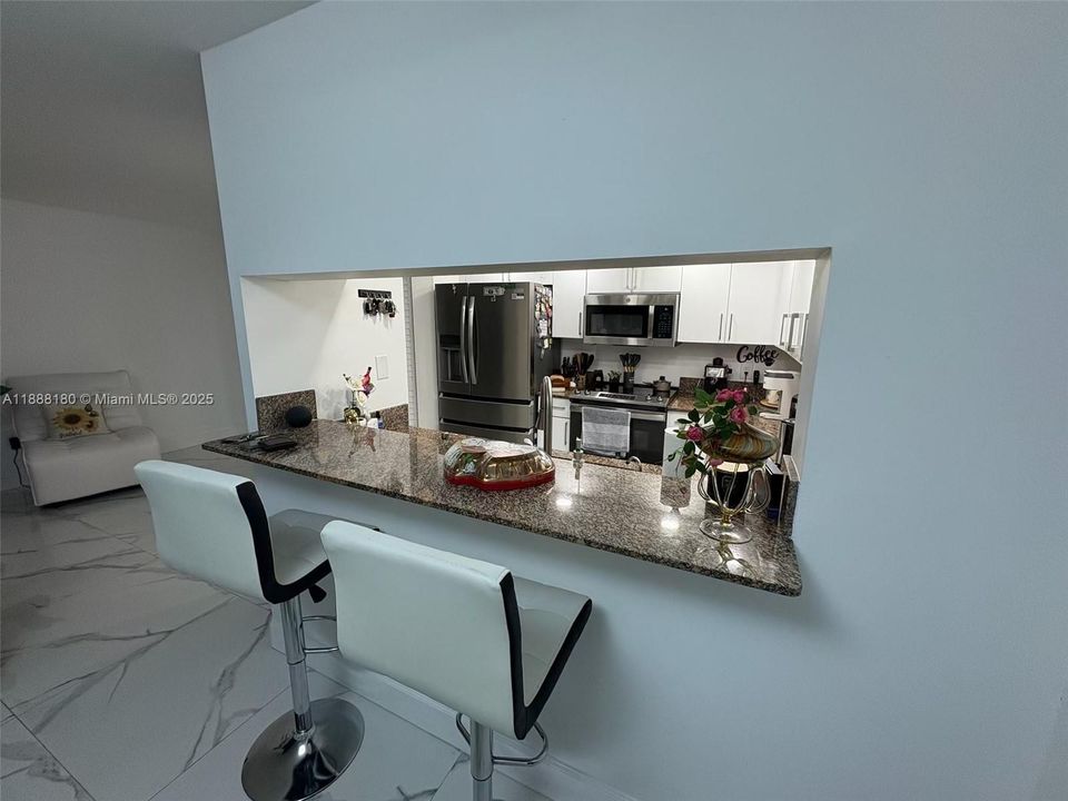 Active With Contract: $1,900 (1 beds, 1 baths, 1056 Square Feet)