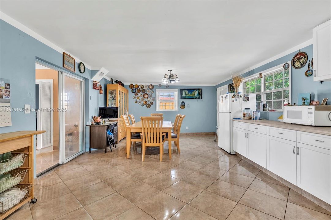 Active With Contract: $465,000 (3 beds, 2 baths, 1912 Square Feet)