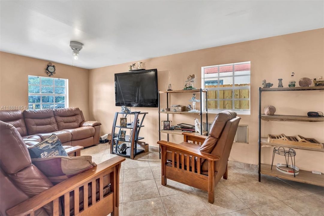Active With Contract: $465,000 (3 beds, 2 baths, 1912 Square Feet)