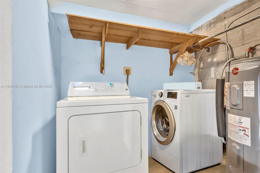 Active With Contract: $465,000 (3 beds, 2 baths, 1912 Square Feet)