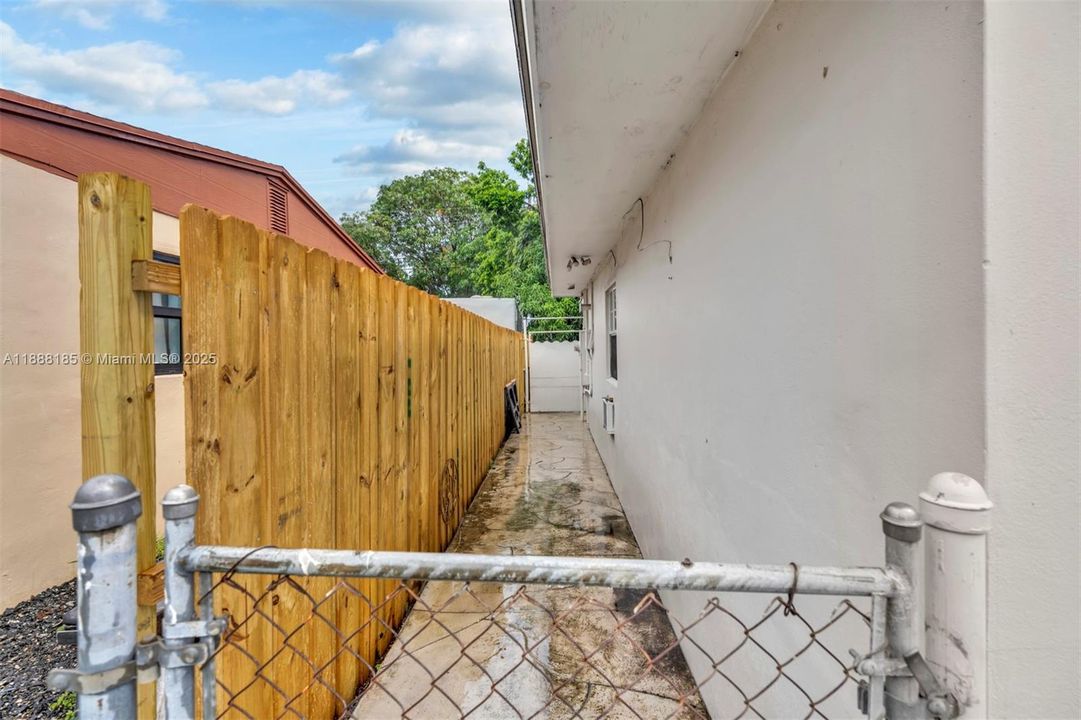 Active With Contract: $465,000 (3 beds, 2 baths, 1912 Square Feet)