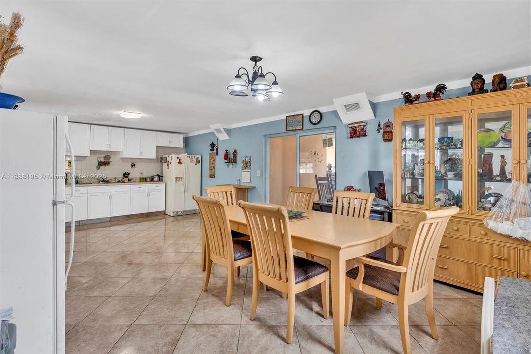 Active With Contract: $465,000 (3 beds, 2 baths, 1912 Square Feet)