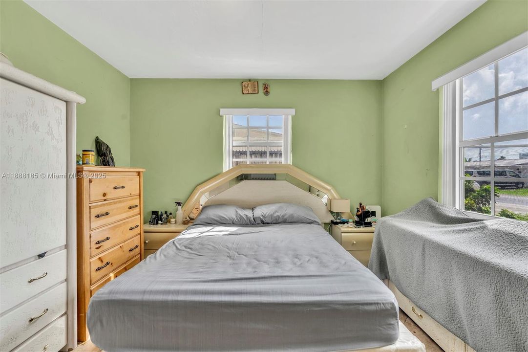 Active With Contract: $465,000 (3 beds, 2 baths, 1912 Square Feet)