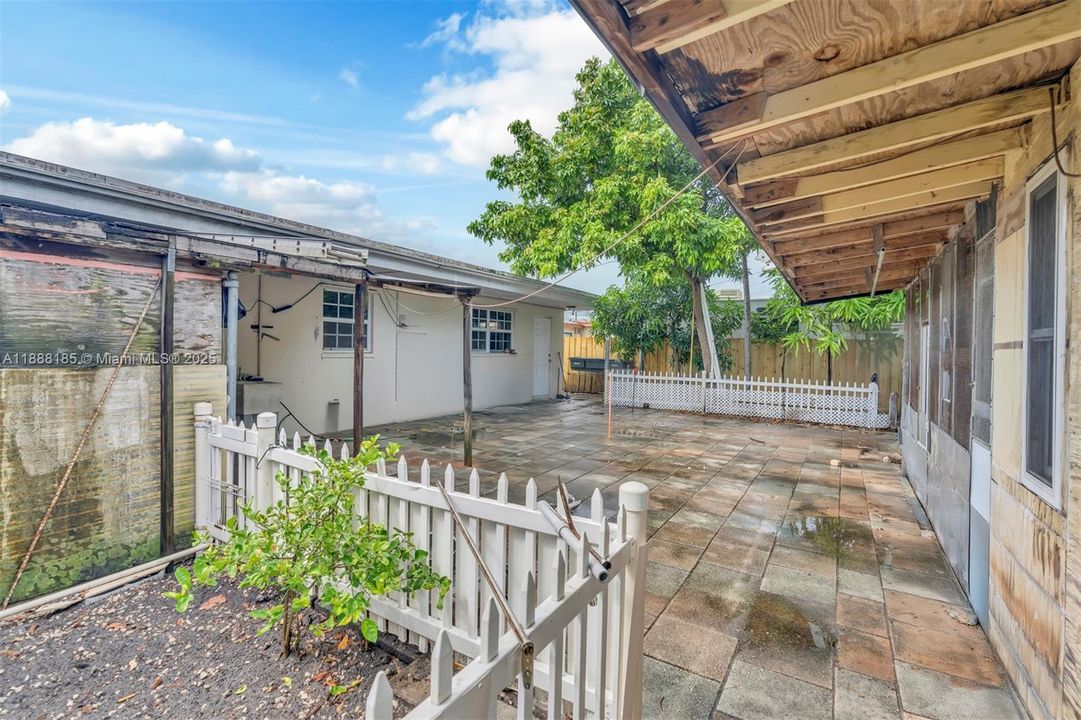 Active With Contract: $465,000 (3 beds, 2 baths, 1912 Square Feet)