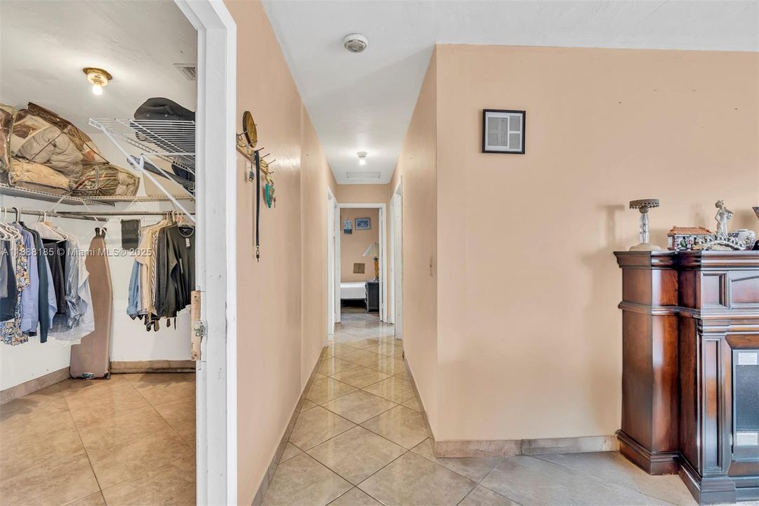 Active With Contract: $465,000 (3 beds, 2 baths, 1912 Square Feet)