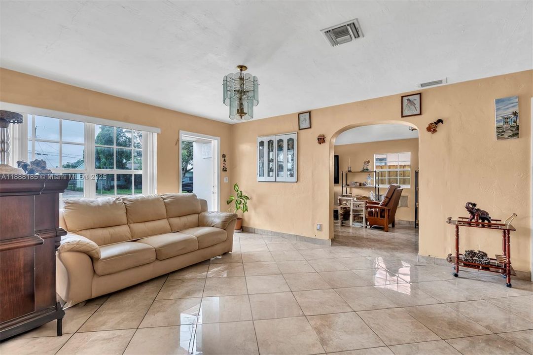 Active With Contract: $465,000 (3 beds, 2 baths, 1912 Square Feet)