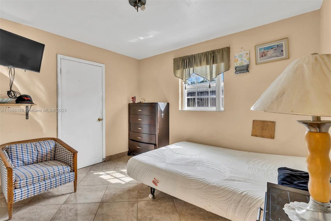 Active With Contract: $465,000 (3 beds, 2 baths, 1912 Square Feet)