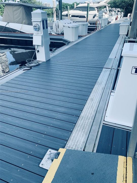 待售: $2,100 (没有数据)