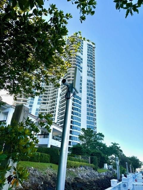 待售: $2,100 (没有数据)