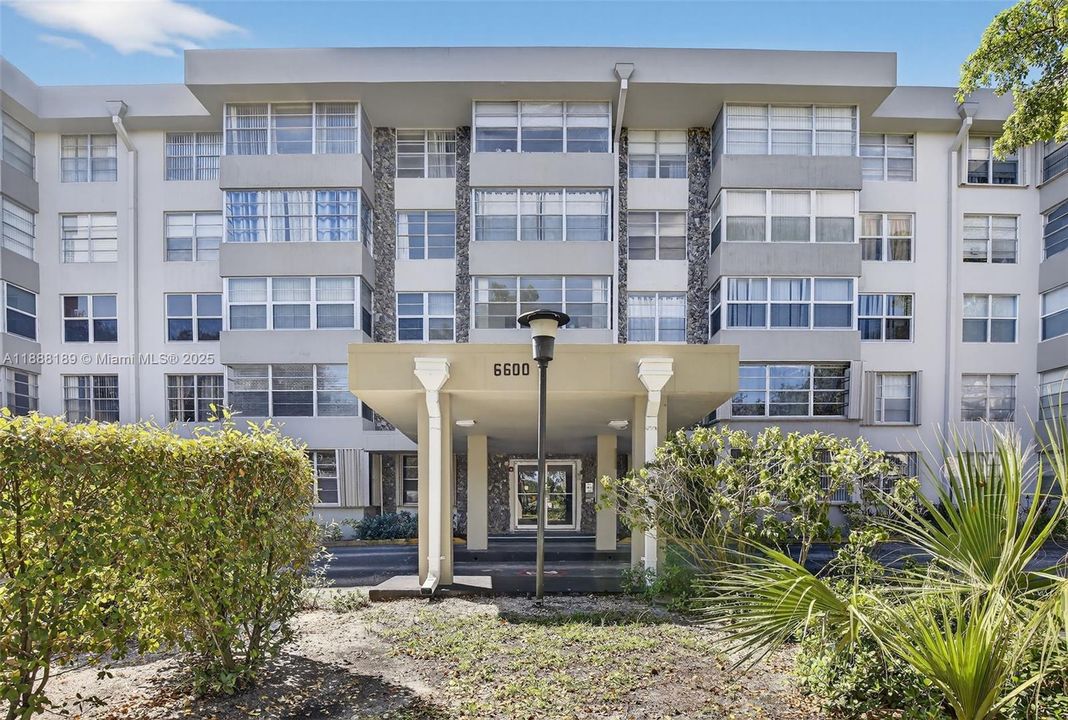 For Sale: $120,000 (1 beds, 1 baths, 680 Square Feet)