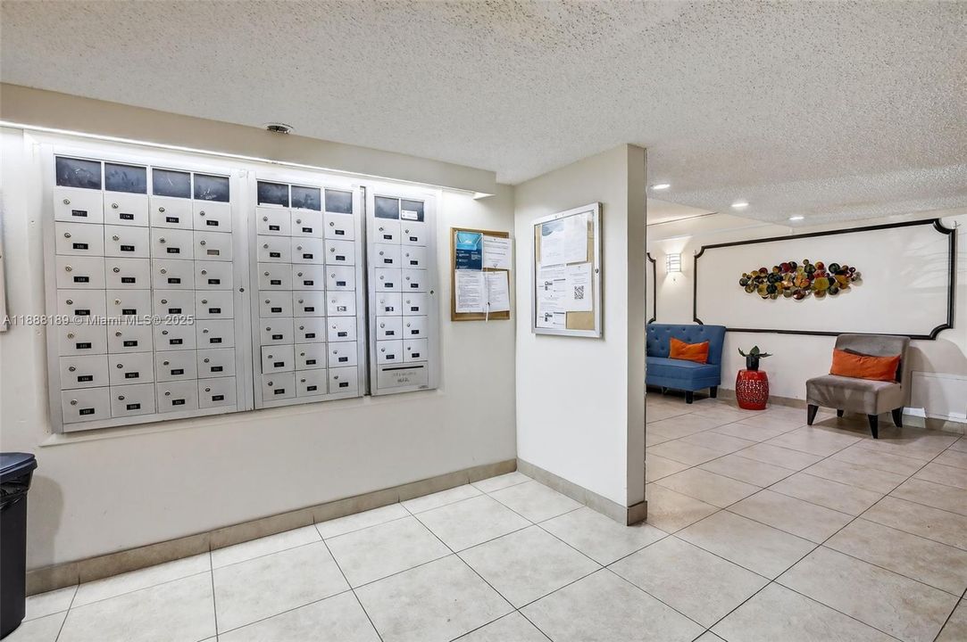 For Sale: $120,000 (1 beds, 1 baths, 680 Square Feet)