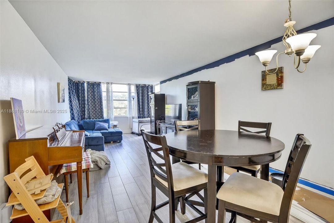 For Sale: $120,000 (1 beds, 1 baths, 680 Square Feet)