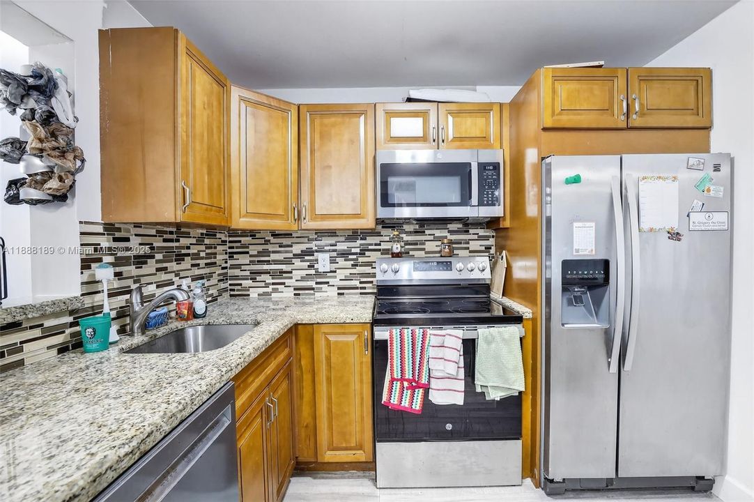 For Sale: $120,000 (1 beds, 1 baths, 680 Square Feet)