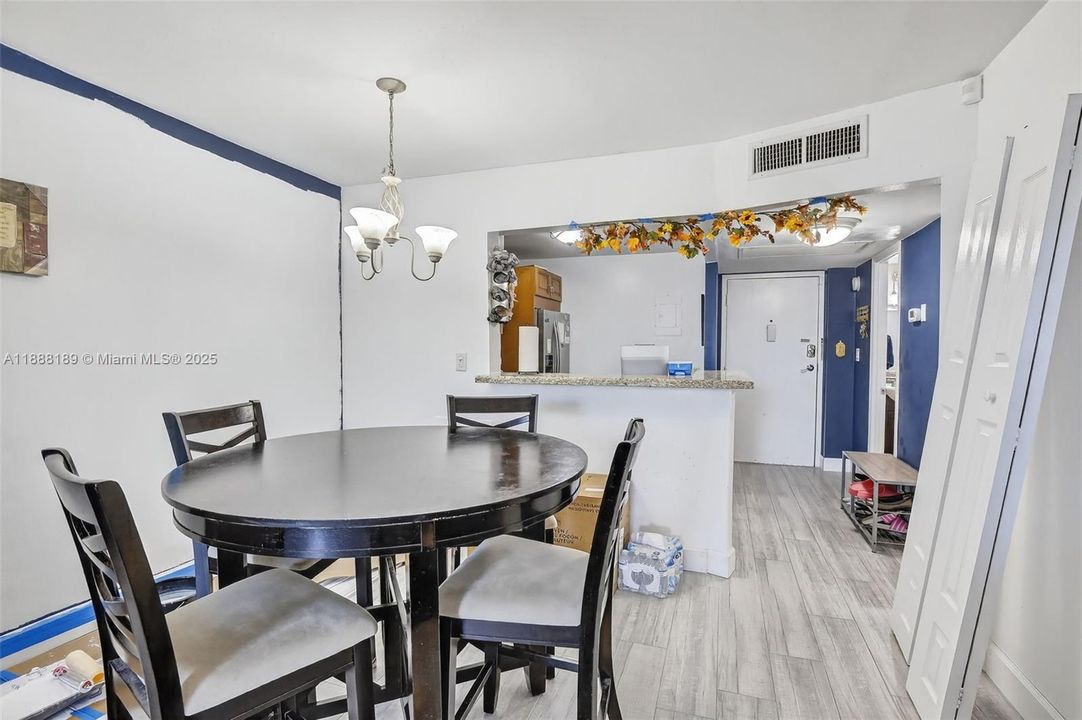 For Sale: $120,000 (1 beds, 1 baths, 680 Square Feet)