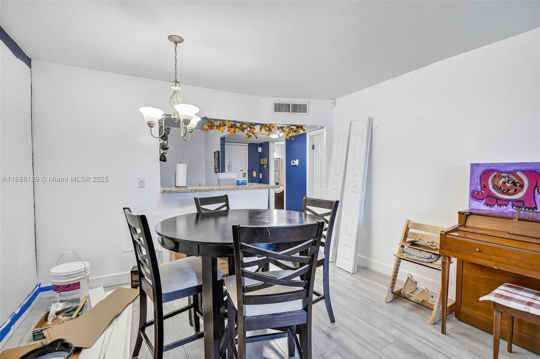 For Sale: $120,000 (1 beds, 1 baths, 680 Square Feet)