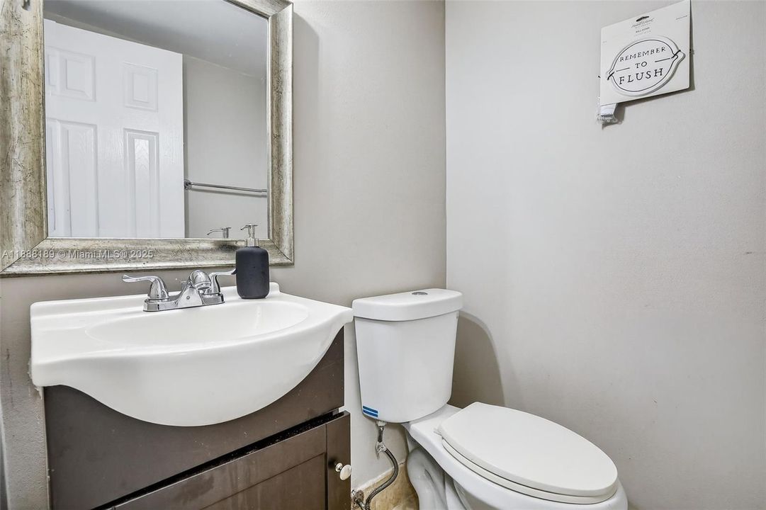 For Sale: $120,000 (1 beds, 1 baths, 680 Square Feet)