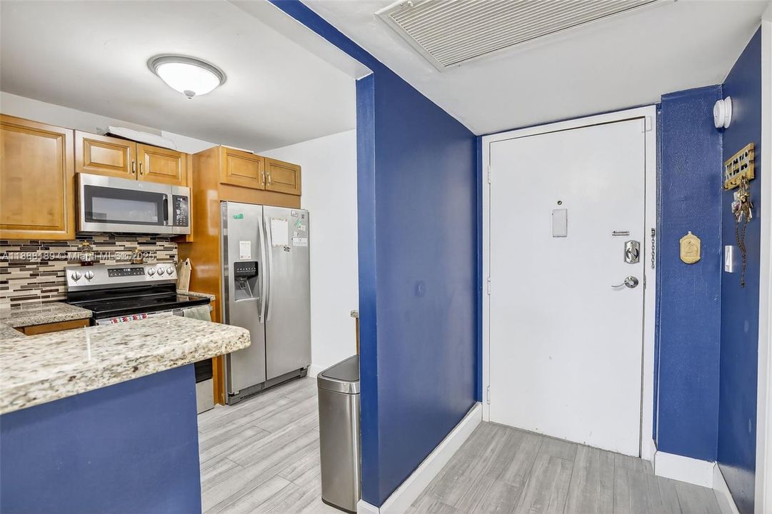 For Sale: $120,000 (1 beds, 1 baths, 680 Square Feet)