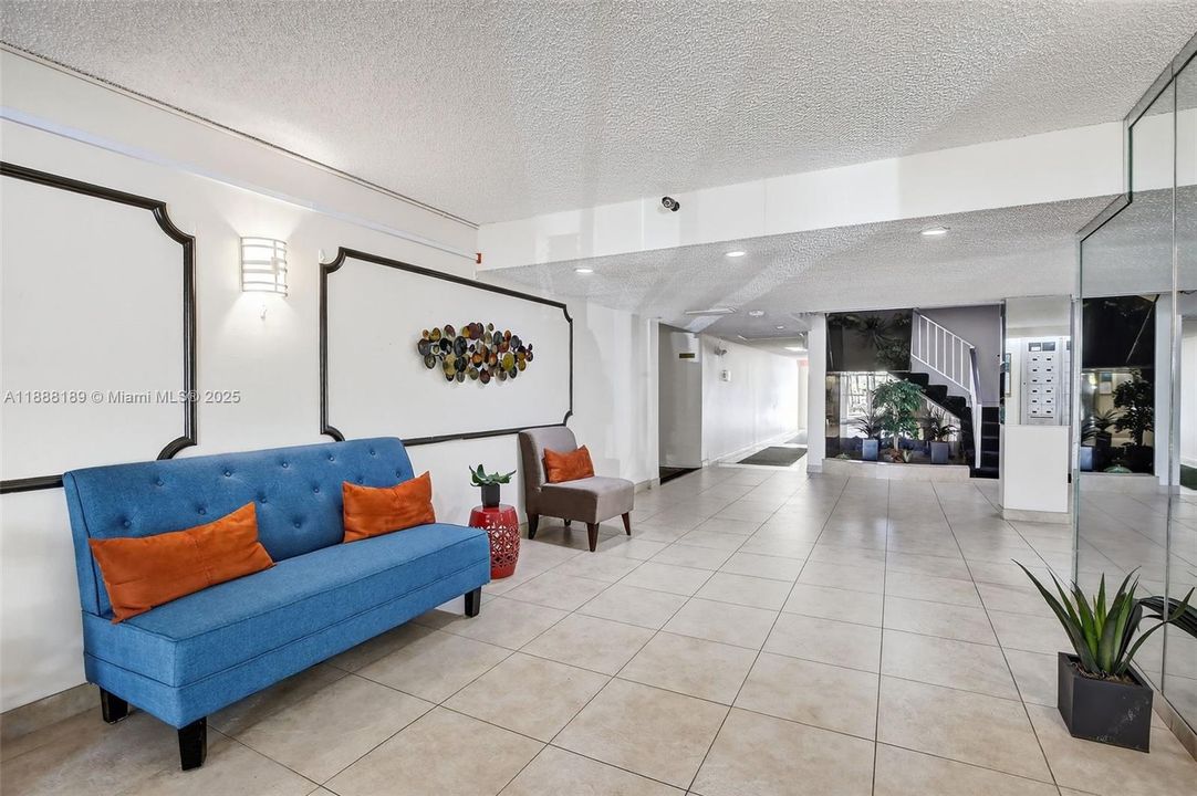 For Sale: $120,000 (1 beds, 1 baths, 680 Square Feet)